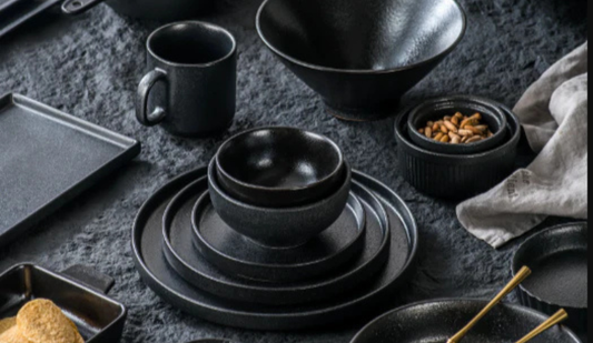 What Makes a Black Bowl the Perfect Companion for Any Table Setting