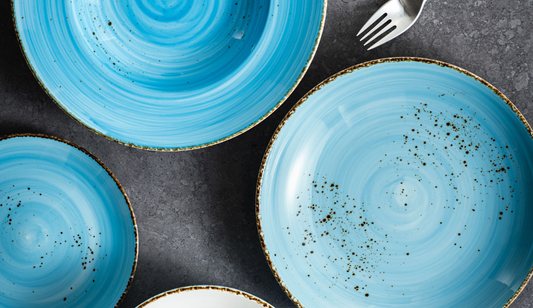 Why Restaurants Choose Blue Dinnerware Sets for Modern Plating